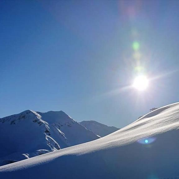 Shining Bright ☀️
.
.
. 
#skiing #holidays #winterwonderland #winter #2019 #stubnerkogel #gasteinertal #badgastein #gastein #skiamade #salzburgerland #austria #österreich #visitgastein #visitaustria #discoveraustria #mountains #snow #sun #bluesky #greatoutdoors #happydays
