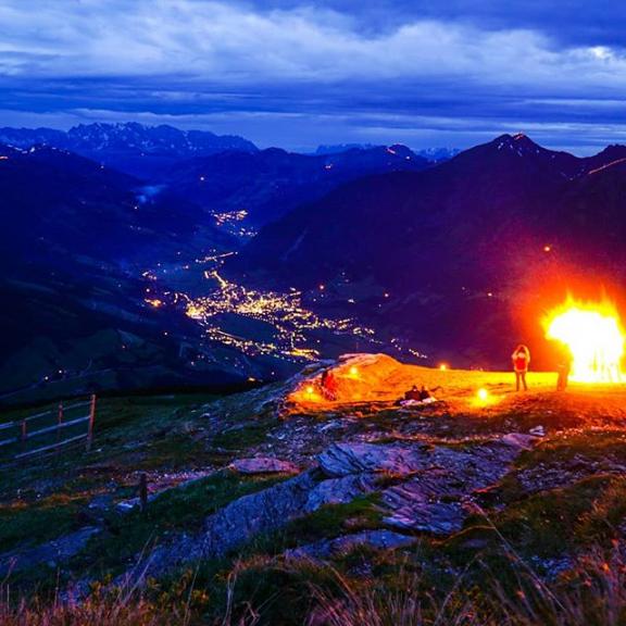 #bergeinflammen #gasteinertal #badgastein #badhofgastein #salzburgerland #stubnerkogel #austria🇦🇹 #sonyalpha6000 #photography #blauestunde